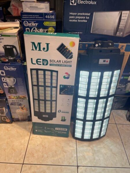 Lampara Solar Led Reflector Solar 2400w Poste Exterior