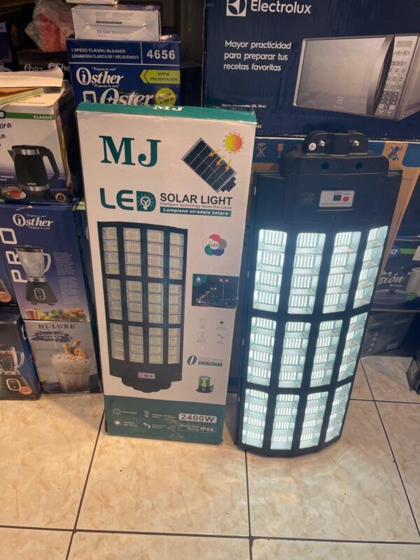 Lampara Solar Led Reflector Solar 2400w Poste Exterior