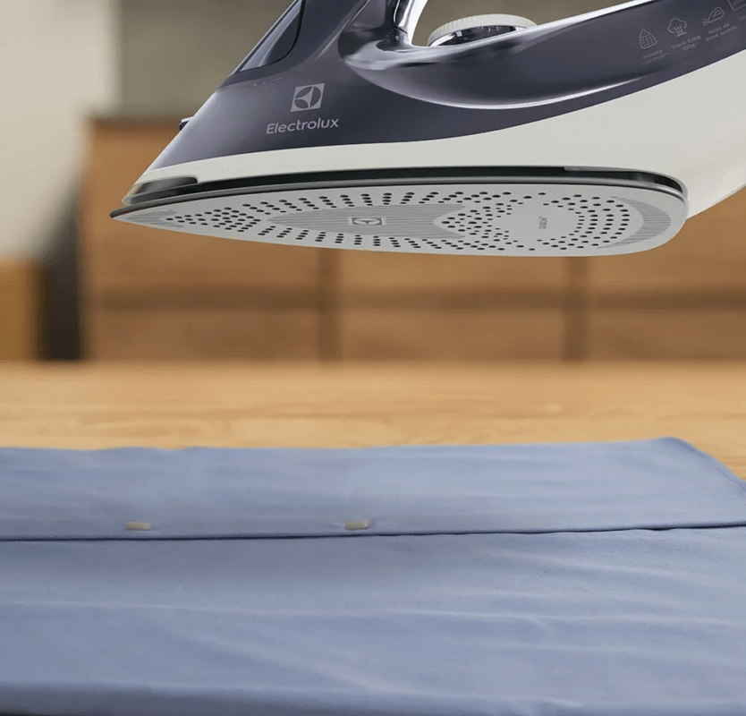 Plancha De Ropa Electrolux A Vapor Y Seco Experience Esi60 - Imagen 2