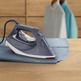 Plancha De Ropa Electrolux A Vapor Y Seco Experience Esi60 - Imagen 3