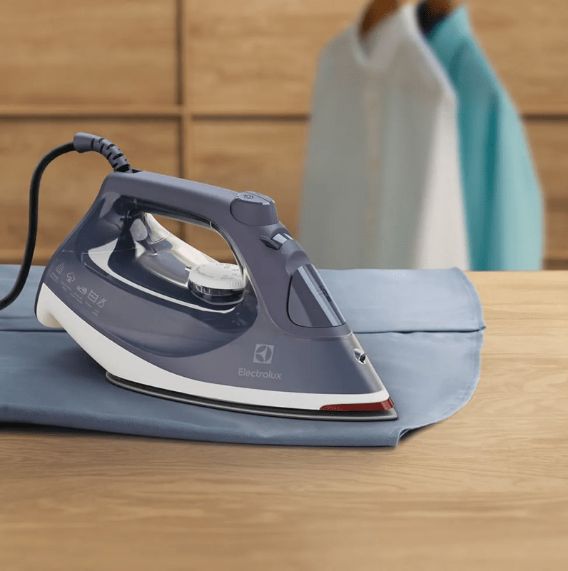 Plancha De Ropa Electrolux A Vapor Y Seco Experience Esi60 - Imagen 3